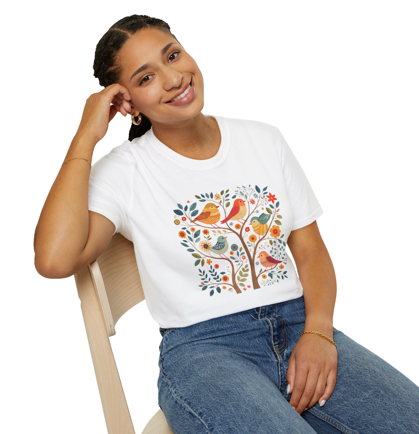 Renkli Kuş Desenli Beyaz Unisex Tişört – %100 Pamuk